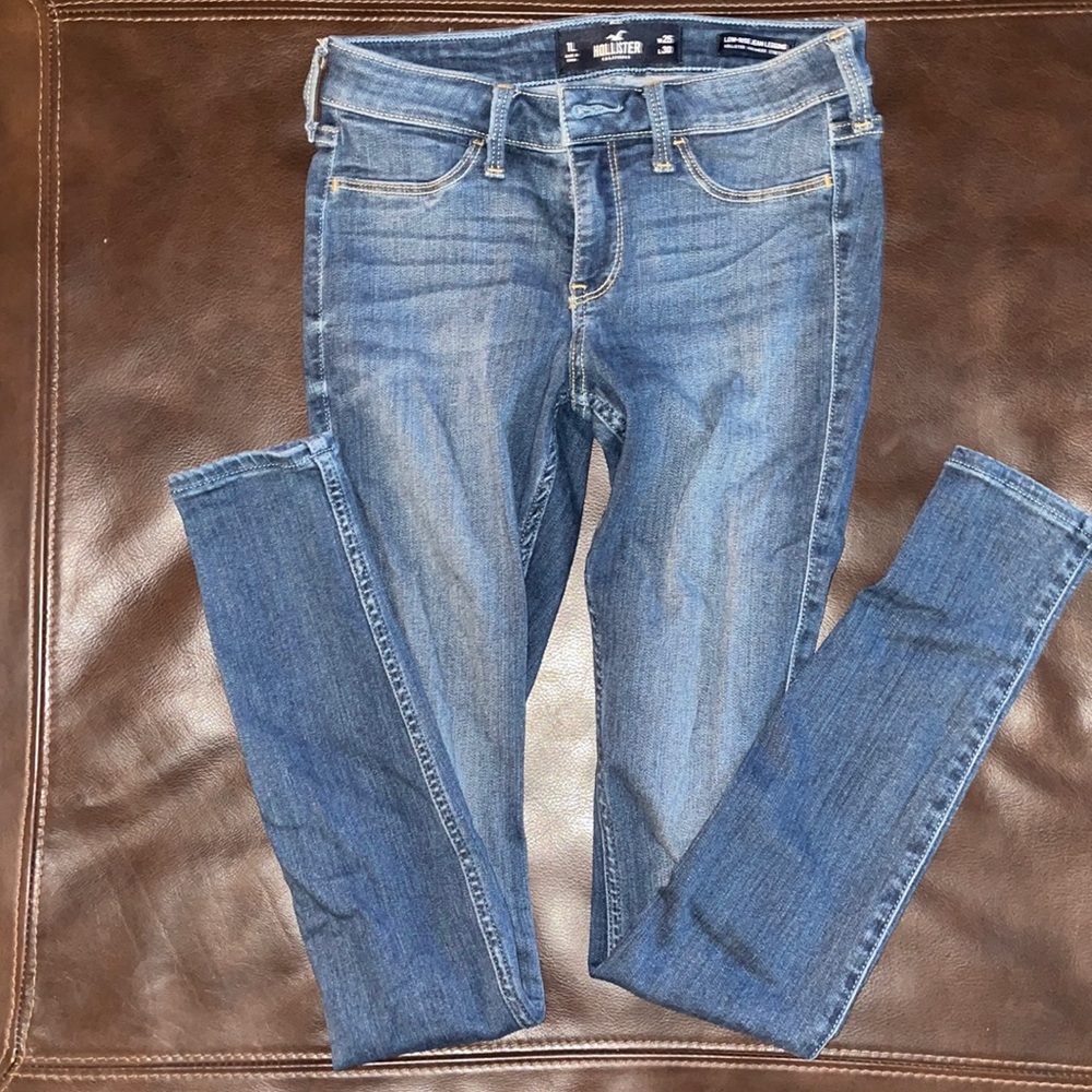 HOLLISTER low rise jean leggings.   25 x 30